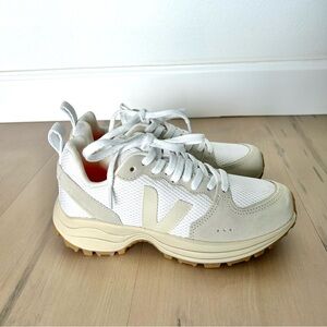 Veja Venturi II Women's Sneakers, Size 5, fits like a 6! Runs big. NWOT